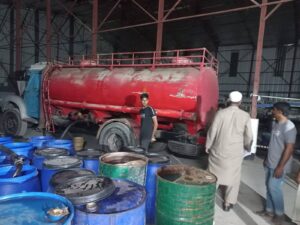 নরসিংদীর জেলা প্রশাসন ও জেলা পুলিশের যৌথ অভিযানে অবৈধ জ্বালানি মজুদ উদ্ধার