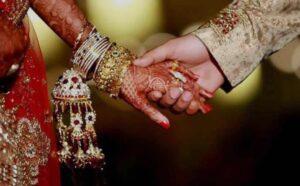 কিশোরগঞ্জের কটিয়াদীতে বিয়ের আসরে স্বামীকে ডিভোর্স দিয়ে প্রেমিককে বিয়ে
