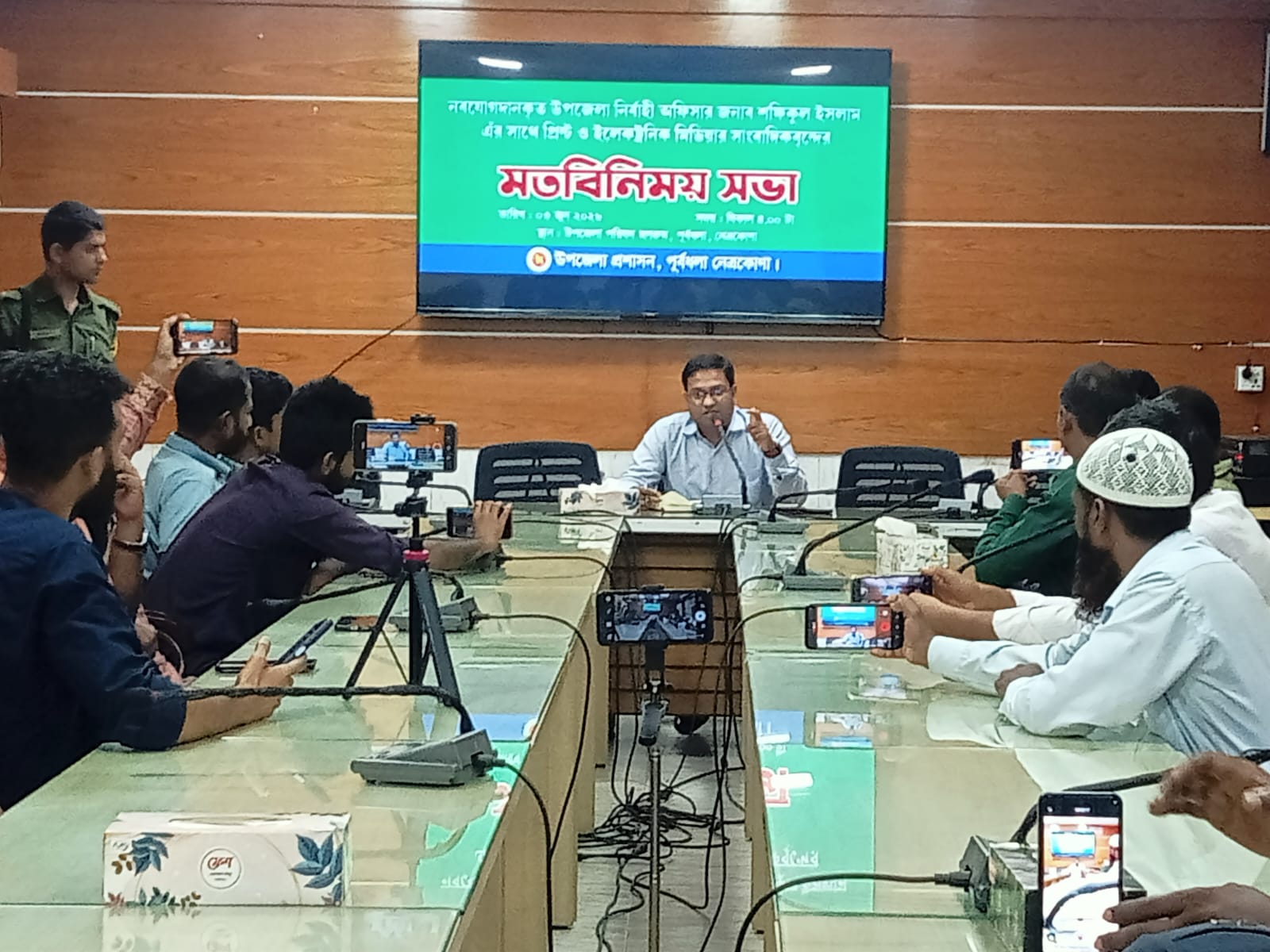 পূর্বধলায় ইউএনও শফিকুল ইসলামের সাথে সাংবাদিকদের পরিচিতি ও মতবিনিময়