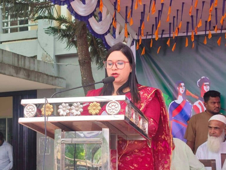 নরসিংদীর শিবপুরে ডিসি রোডের ময়লার ভাগাড়কে ফুল,ফল ও ঔষধি বাগান করলেন উপজেলা নির্বাহী অফিসার।