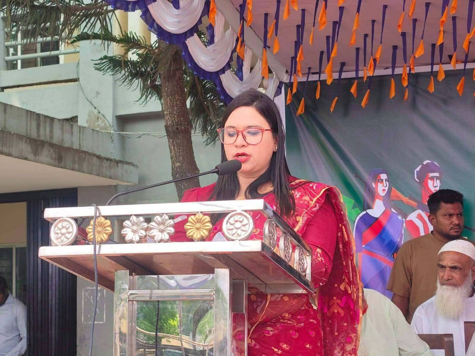 নরসিংদীর শিবপুরে ডিসি রোডের ময়লার ভাগাড়কে ফুল,ফল ও ঔষধি বাগান করলেন উপজেলা নির্বাহী অফিসার।